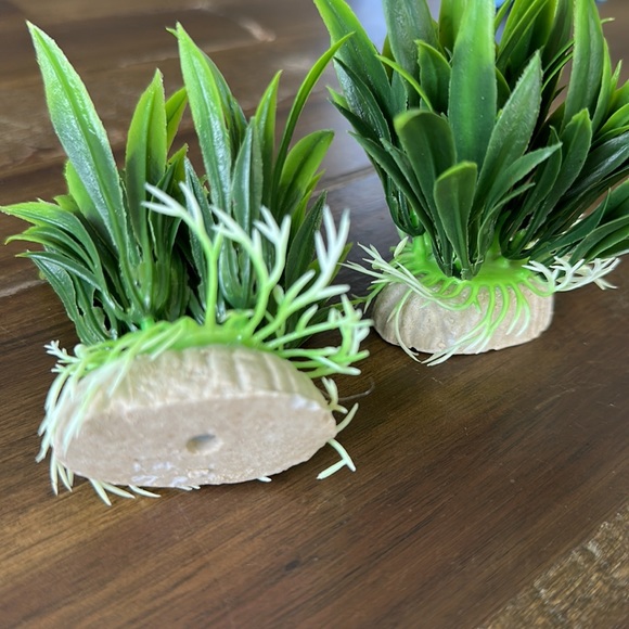 Two grass aquarium plants 3in for fish tank decor natural faux plastic roots - Picture 3 of 5